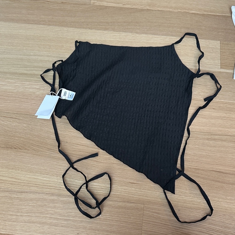 Black Asymmetrical tank - Picture 2 of 4